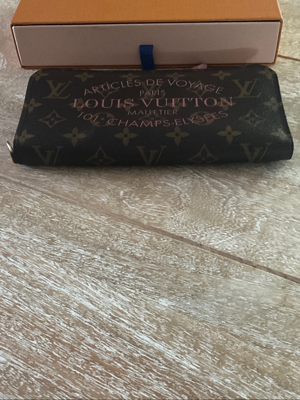 Rare Louis Vuitton Monogram Ikat Insolite Wallet from the 2013 collection. - Picture 10 of 11